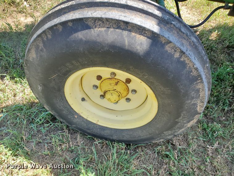 image for item DF8993 1993 John Deere 6400  tractor