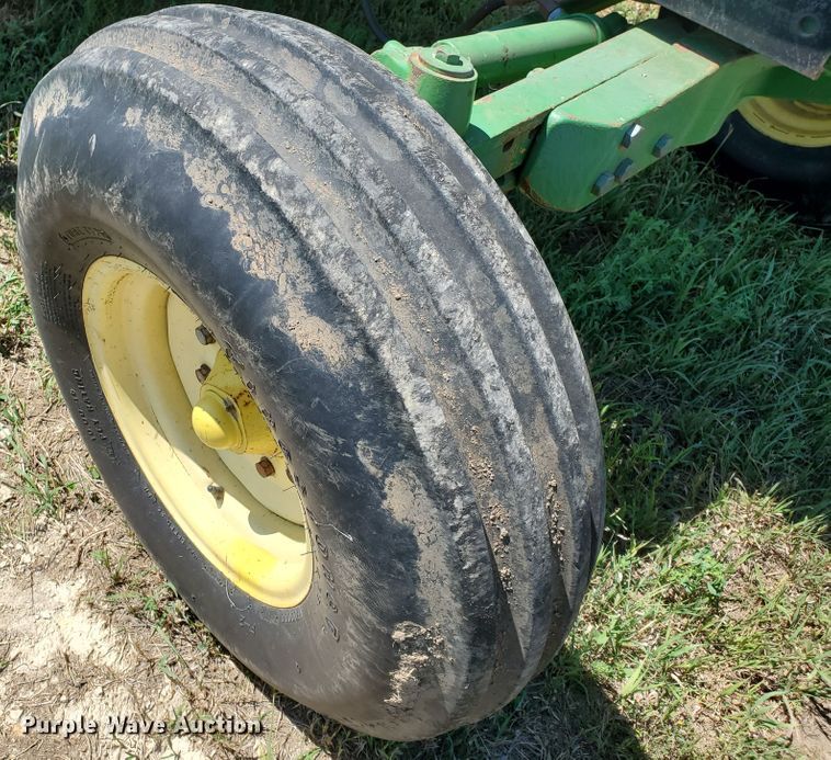 image for item DF8993 1993 John Deere 6400  tractor