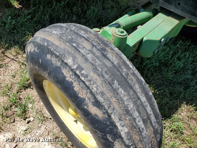 image for item DF8993 1993 John Deere 6400  tractor