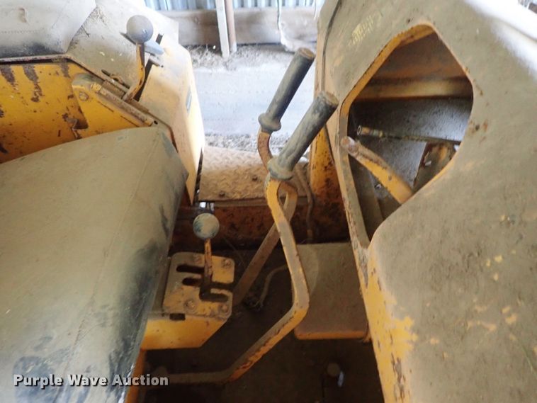 image for item DG2233 John Deere JD350-8  track loader