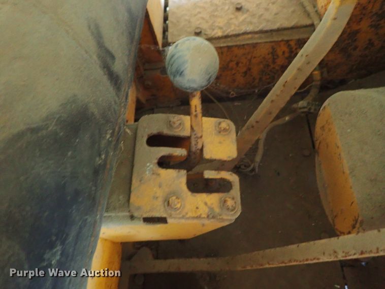 image for item DG2233 John Deere JD350-8  track loader