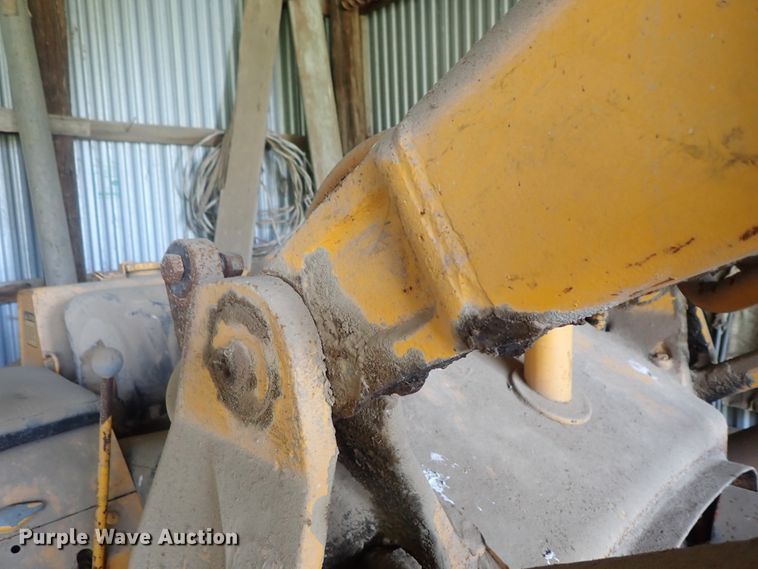 image for item DG2233 John Deere JD350-8  track loader