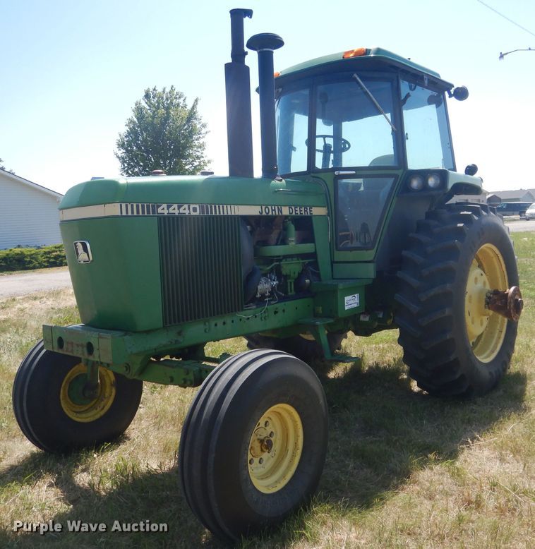image for item DG5990 1982 John Deere 4440  tractor