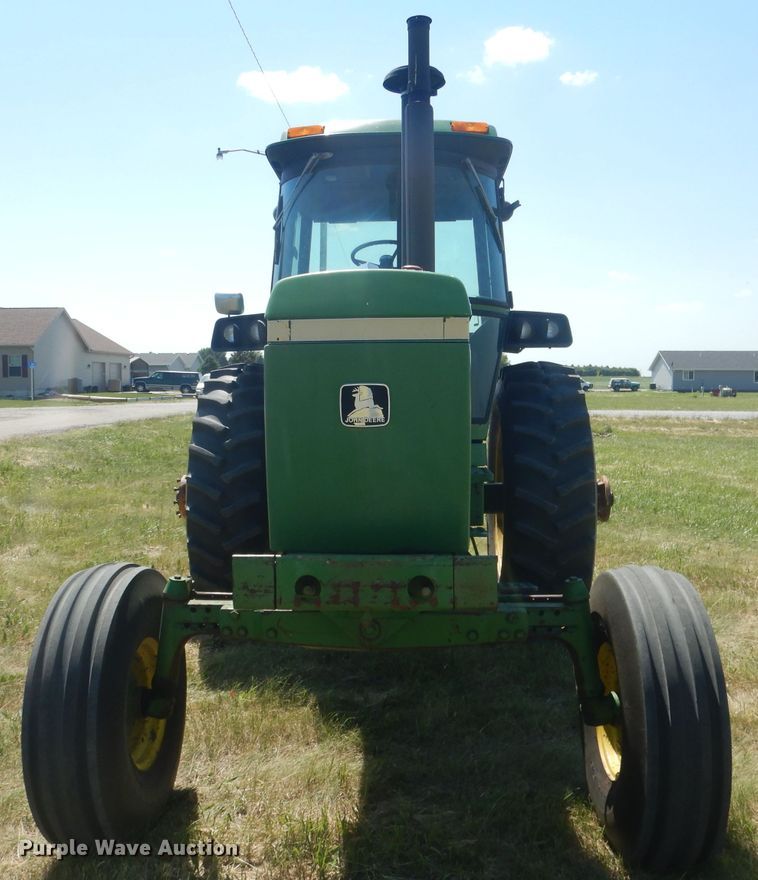 image for item DG5990 1982 John Deere 4440  tractor