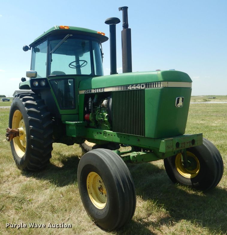 image for item DG5990 1982 John Deere 4440  tractor