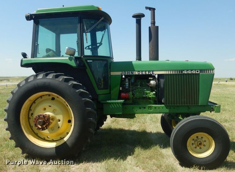 image for item DG5990 1982 John Deere 4440  tractor