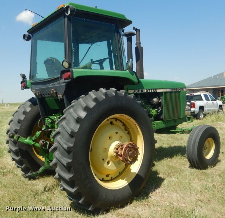 image for item DG5990 1982 John Deere 4440  tractor
