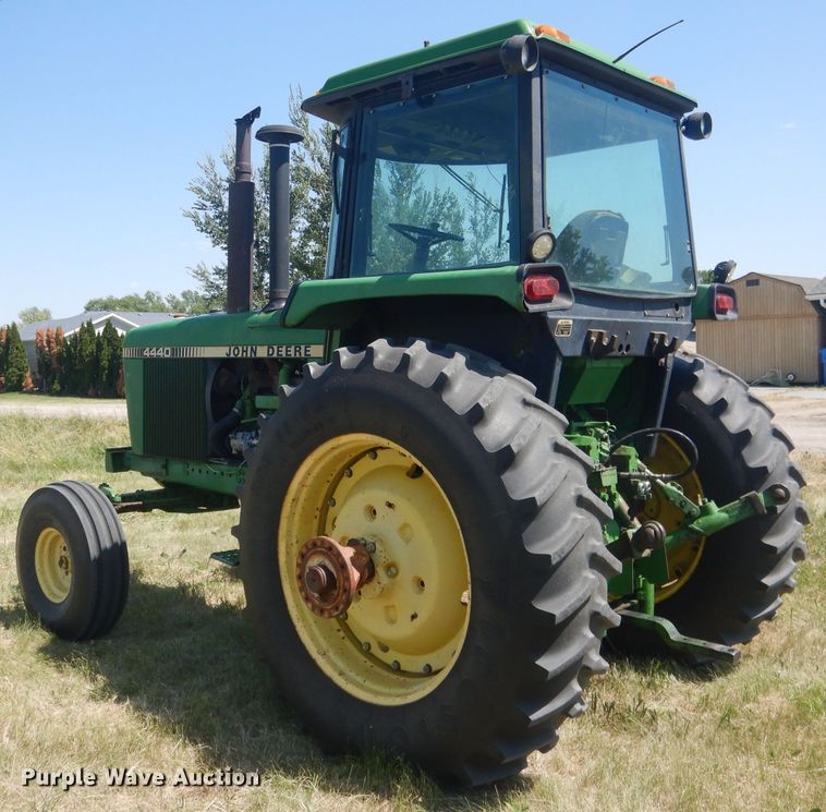 image for item DG5990 1982 John Deere 4440  tractor