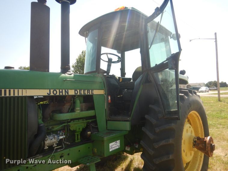 image for item DG5990 1982 John Deere 4440  tractor