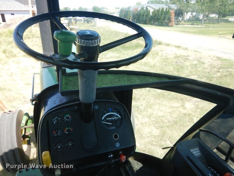 image for item DG5990 1982 John Deere 4440  tractor