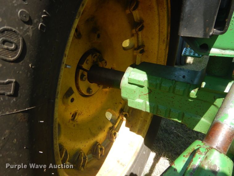 image for item DG5990 1982 John Deere 4440  tractor