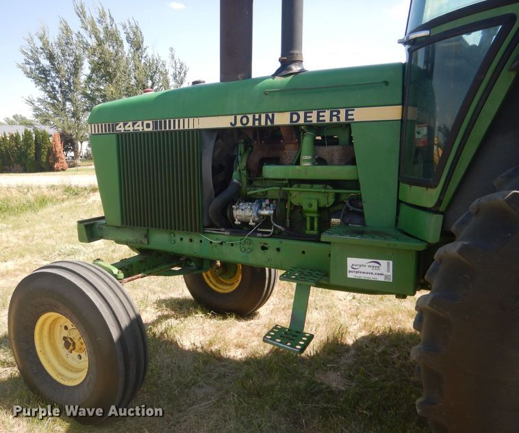image for item DG5990 1982 John Deere 4440  tractor