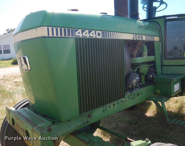 image for item DG5990 1982 John Deere 4440  tractor