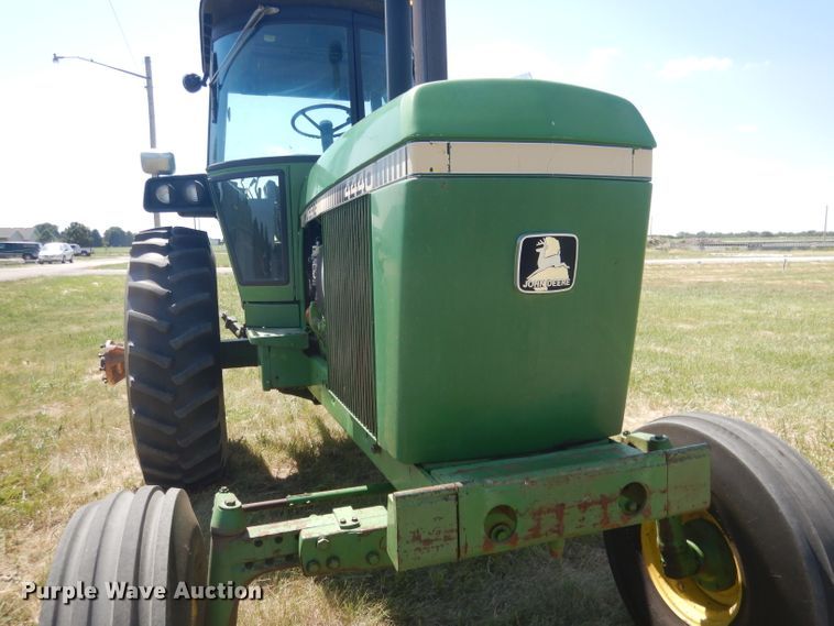image for item DG5990 1982 John Deere 4440  tractor