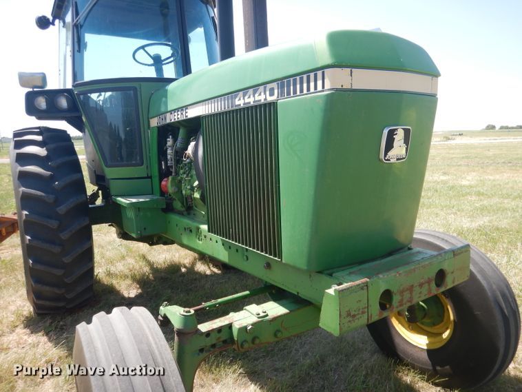 image for item DG5990 1982 John Deere 4440  tractor