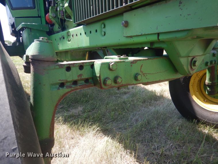 image for item DG5990 1982 John Deere 4440  tractor