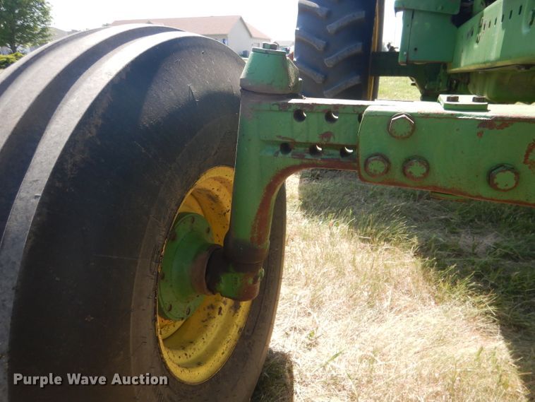 image for item DG5990 1982 John Deere 4440  tractor