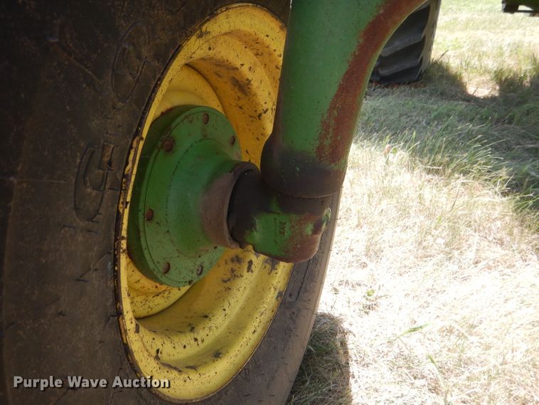 image for item DG5990 1982 John Deere 4440  tractor