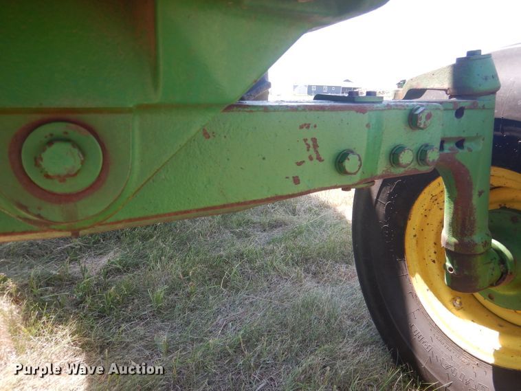 image for item DG5990 1982 John Deere 4440  tractor