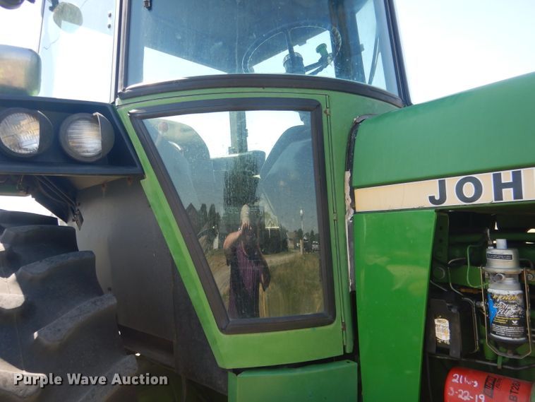 image for item DG5990 1982 John Deere 4440  tractor