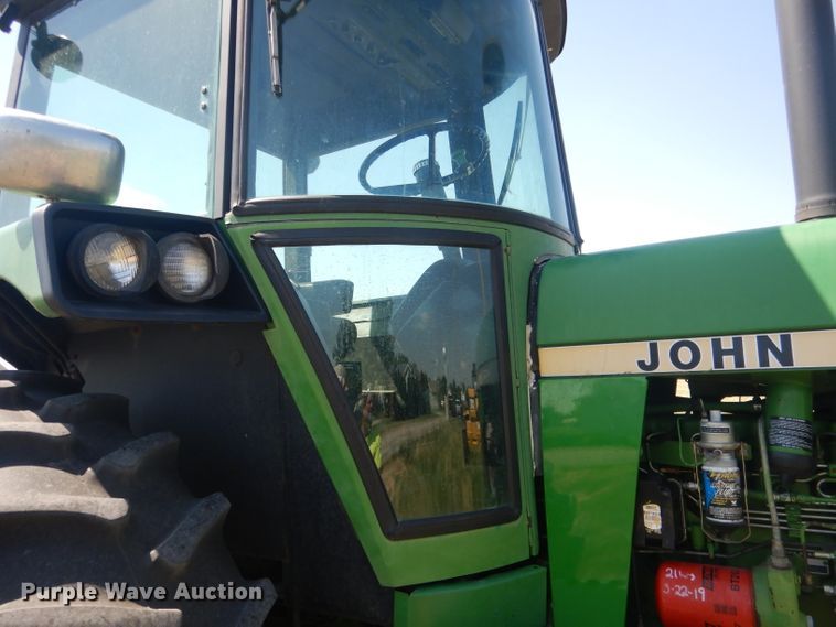 image for item DG5990 1982 John Deere 4440  tractor