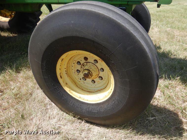 image for item DG5990 1982 John Deere 4440  tractor