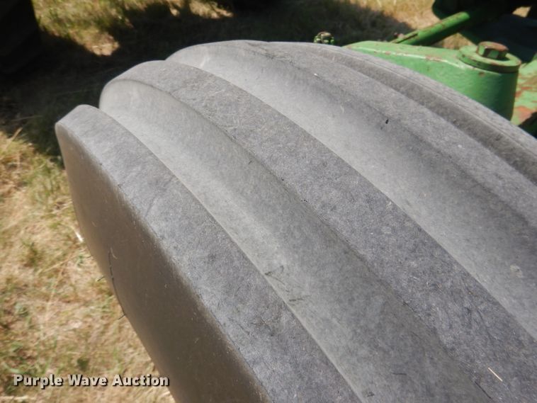 image for item DG5990 1982 John Deere 4440  tractor