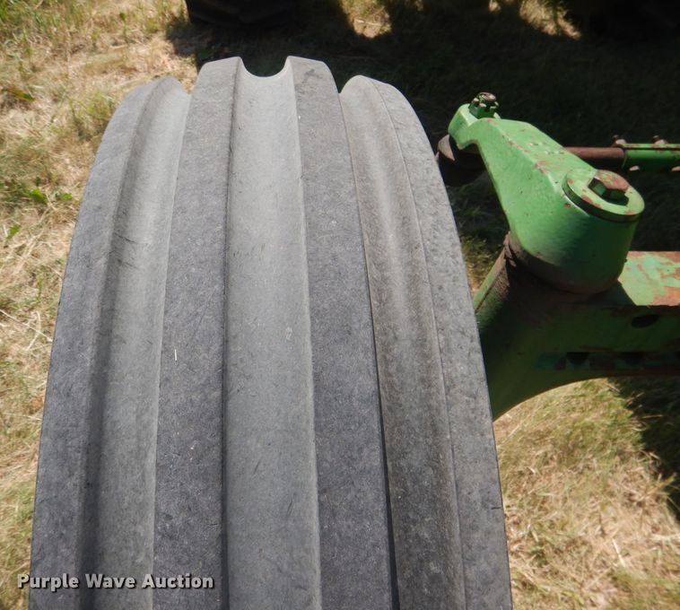 image for item DG5990 1982 John Deere 4440  tractor