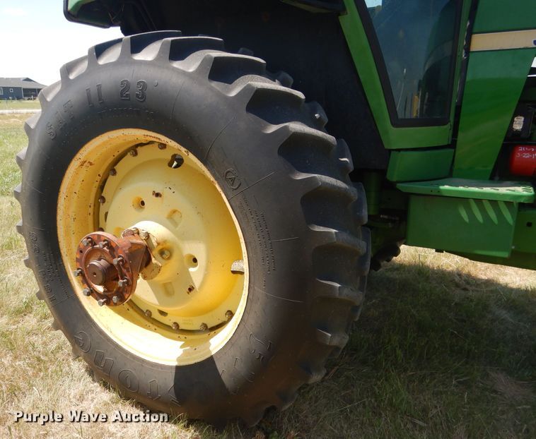 image for item DG5990 1982 John Deere 4440  tractor