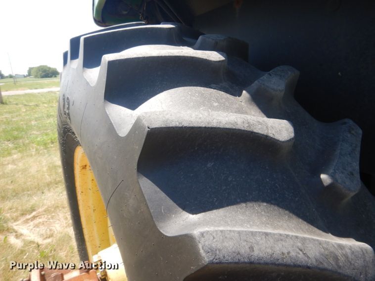 image for item DG5990 1982 John Deere 4440  tractor