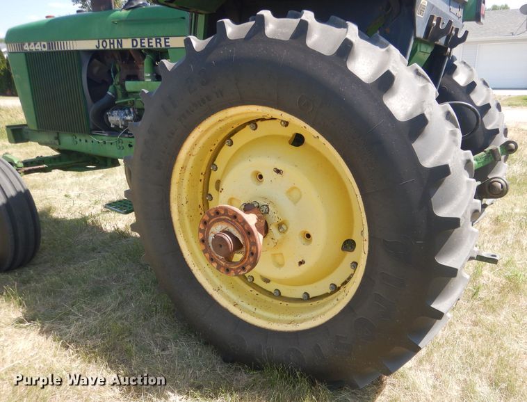 image for item DG5990 1982 John Deere 4440  tractor