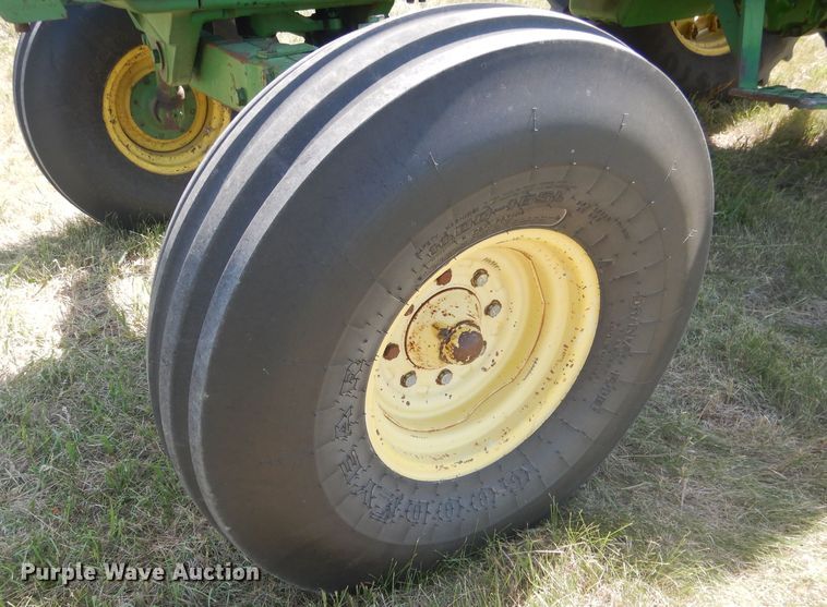 image for item DG5990 1982 John Deere 4440  tractor