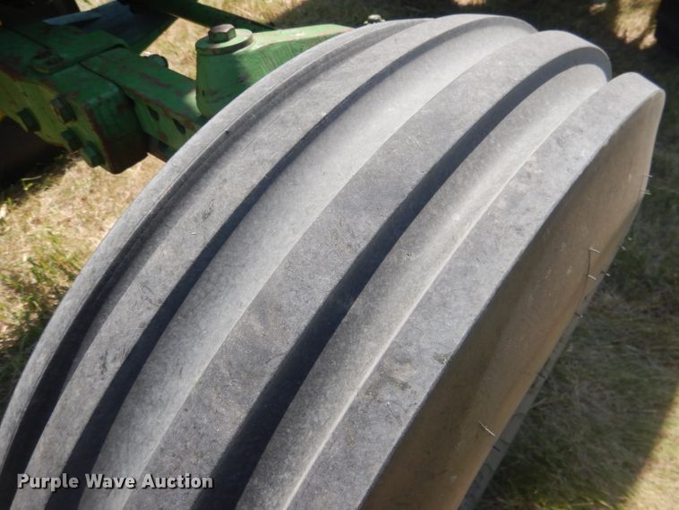 image for item DG5990 1982 John Deere 4440  tractor