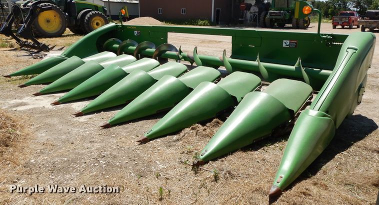 image for item DG7816 2011 John Deere 608C corn head