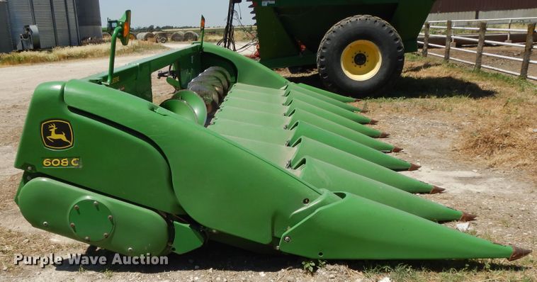 image for item DG7816 2011 John Deere 608C corn head