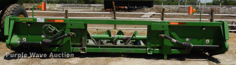 image for item DG7816 2011 John Deere 608C corn head