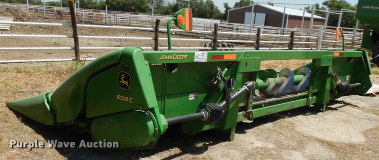 image for item DG7816 2011 John Deere 608C corn head