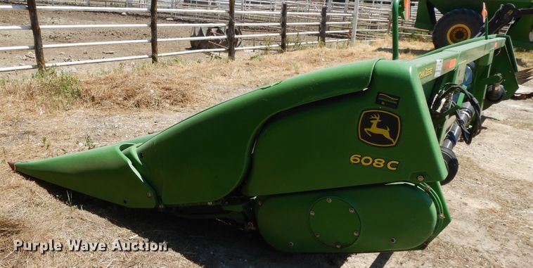 image for item DG7816 2011 John Deere 608C corn head