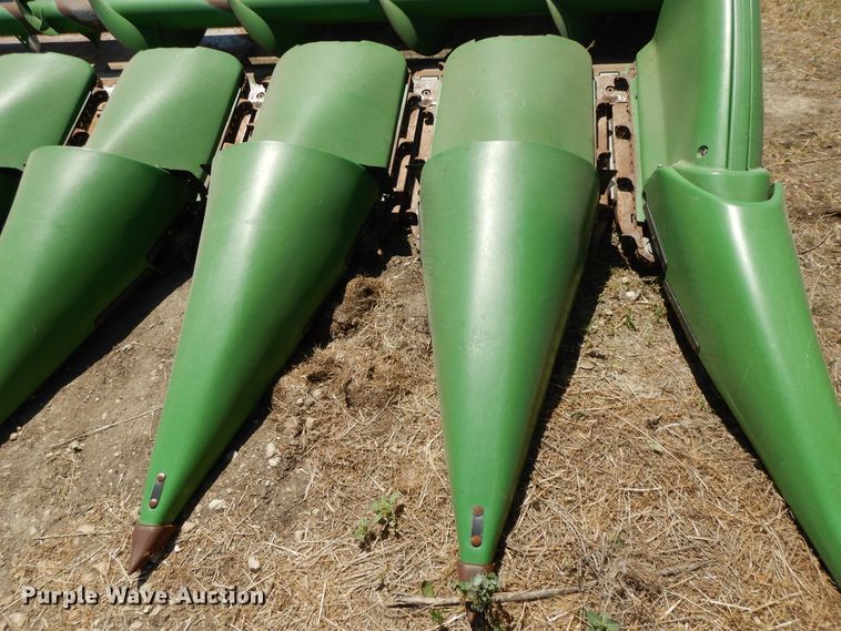 image for item DG7816 2011 John Deere 608C corn head