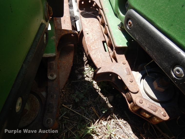 image for item DG7816 2011 John Deere 608C corn head