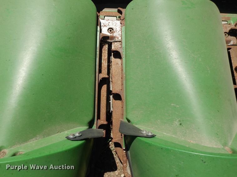 image for item DG7816 2011 John Deere 608C corn head