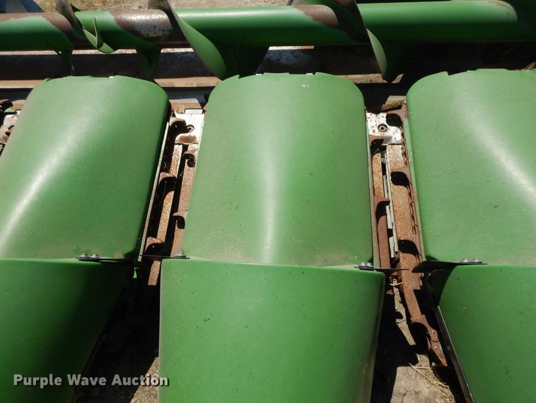 image for item DG7816 2011 John Deere 608C corn head