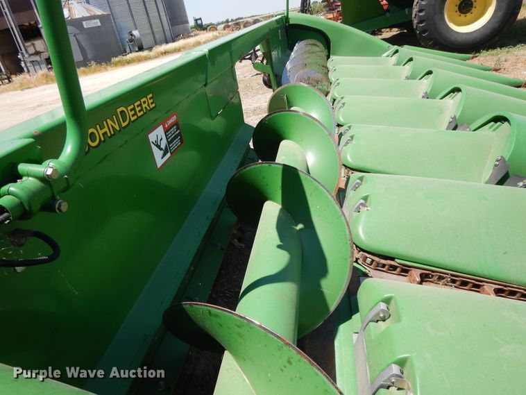 image for item DG7816 2011 John Deere 608C corn head