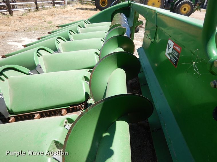 image for item DG7816 2011 John Deere 608C corn head