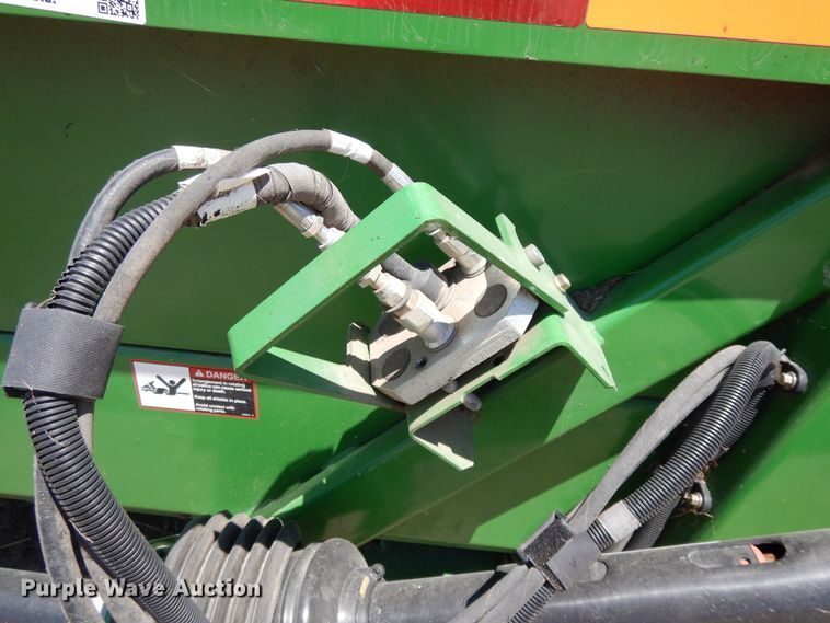 image for item DG7816 2011 John Deere 608C corn head