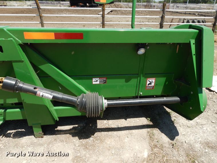 image for item DG7816 2011 John Deere 608C corn head