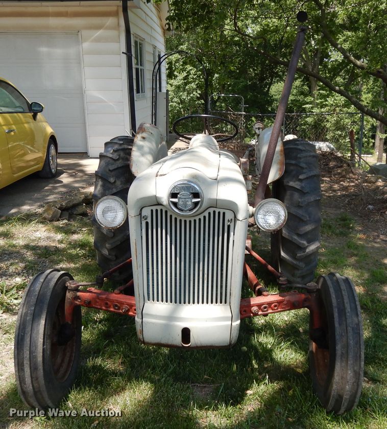 image for item DG7835 Ford 600  tractor