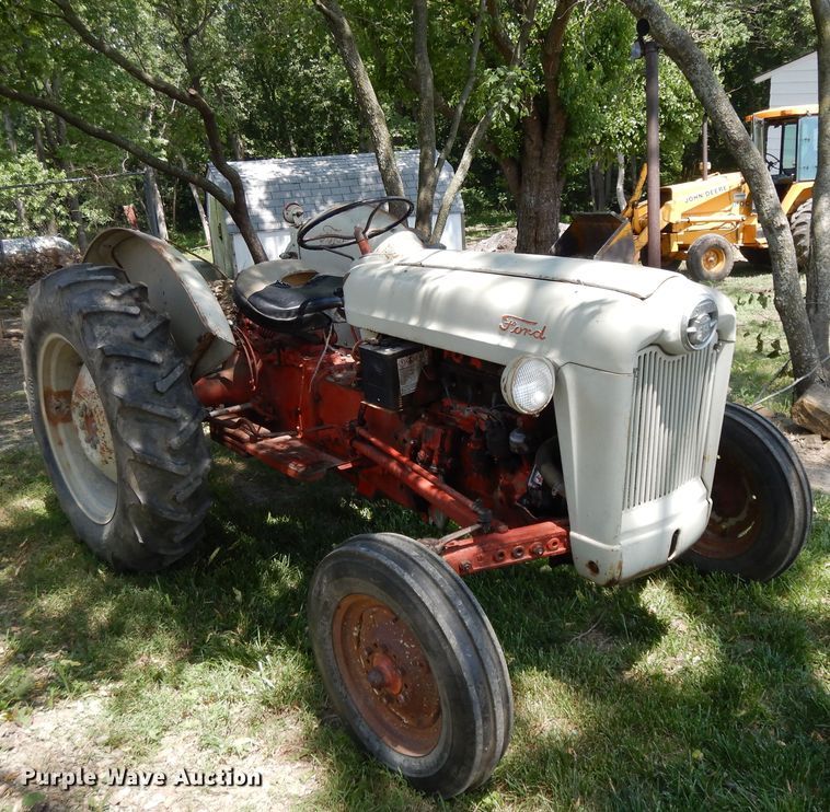 image for item DG7835 Ford 600  tractor