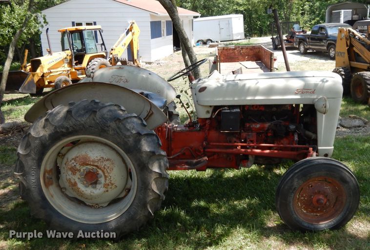 image for item DG7835 Ford 600  tractor