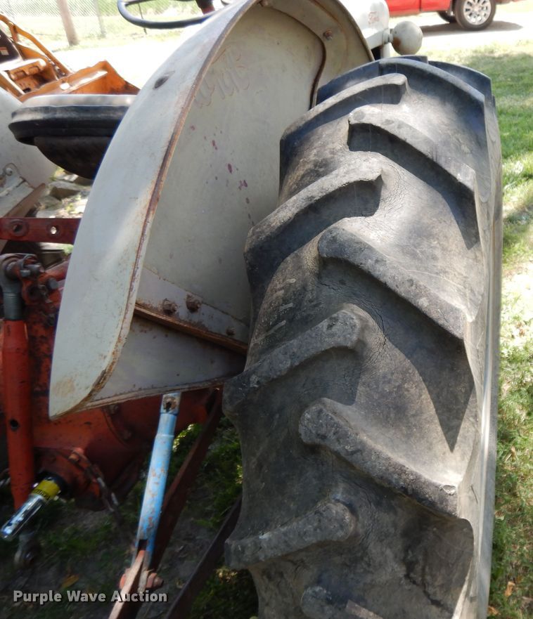 image for item DG7835 Ford 600  tractor